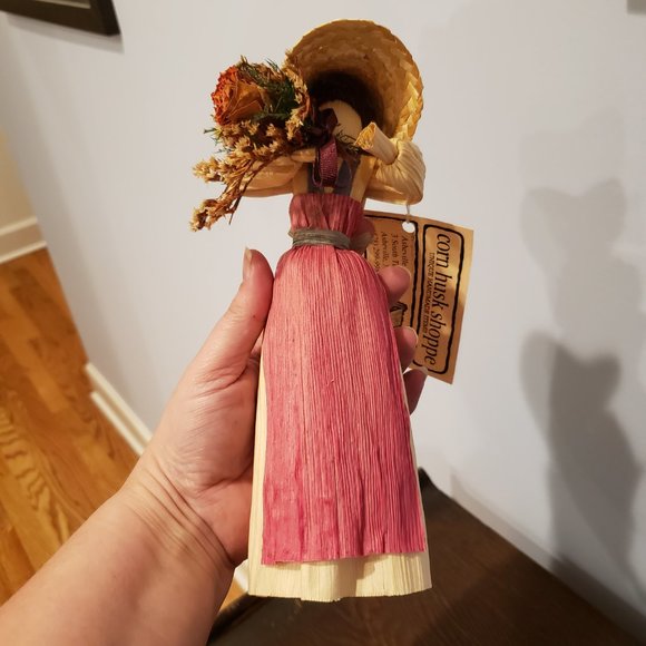 Corn Husk Doll Hand Made North Carolina Folk Art Pink Apron Flowers Bonnet 9" - Picture 9 of 11